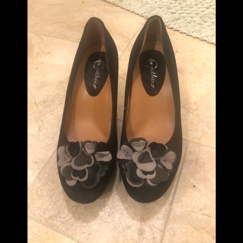 EARTHIES SUEDE PUMP